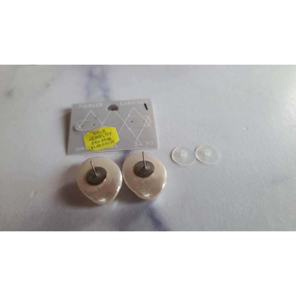 Vintage Faux Pearl Stud Earrings - Picture 9 of 10